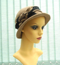 Women`s Retro Vintage 1940`s style pressed wool felt   hat with trim