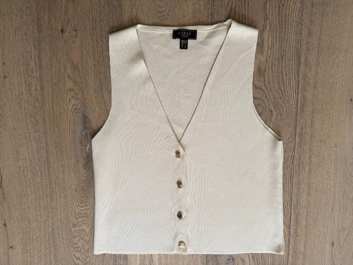 Womens cream sleeveless jumper