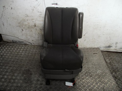 Nissan elgrand right - nissan,