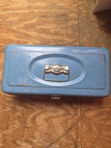 Vintage metal tackle box - ,, no