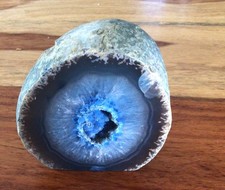 Blue Geode ⭐️  Crystal Centre ⭐️ 6.5cm Wide ⭐️ 7cm  High ⭐️ 2.5 cm Deep