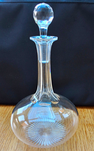 Unmarked crystal decanter - unmarked,