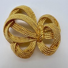 Trifari Gold Knot Design