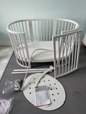 Stokke Sleepi Cot Bed V2 White with rod, Mattress and Sheets