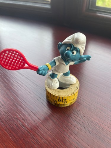Vintage tennis player smurf