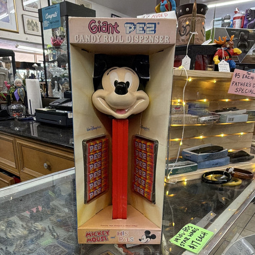 Disney mickey mouse - mickey, giant