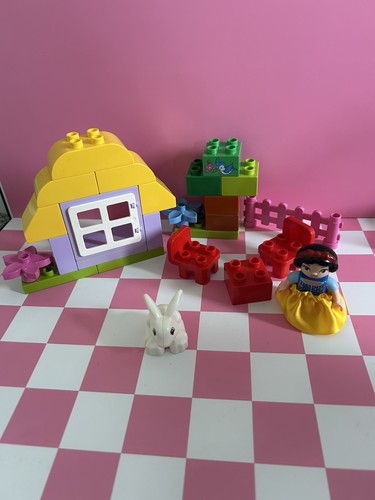 Disney snow white cottage - snow,