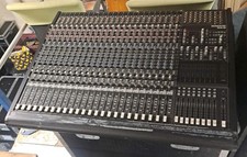 Mackie 24:8 24 Channel Mixing