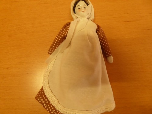 Small porcelin head clothed - head, 7"