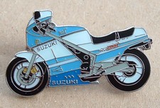 SUZUKI RG500 RG 500 500cc 2 STROKE GAMMA STD COLOURS PIN BADGE EXCLUSIVE BW