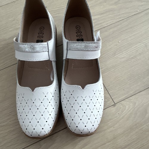 Easy street women - street, white