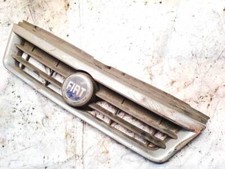 ls132915801  Front hood grille