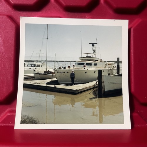 Cabin cruiser boat - cabin, california
