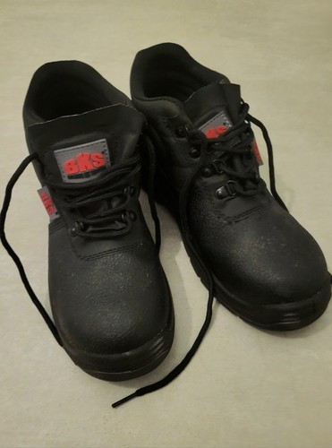 Steel toed black - boots, uk6