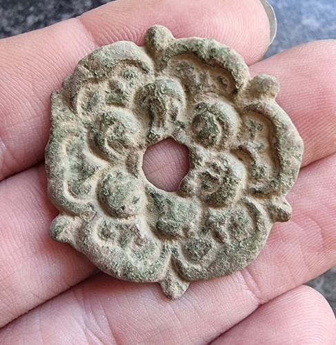 Post medieval tudor rose mount - rose,