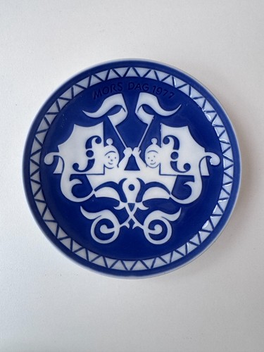 Blue white royal - &,