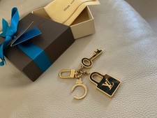 BEAUTIFUL GENUINE LOUIS VUITTON KEY HOLDER/BAG CHARM NEVER USED