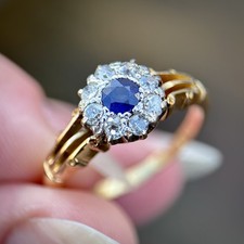 18ct Antique 0.25ct Sapphire & 0.32ct Old Cut Diamond Gold Cluster Ring 4.1 g