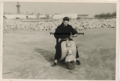 Z4034 photo 1950s vespa - z4034,