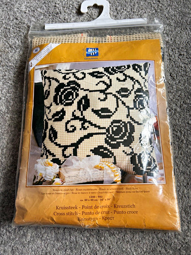 Vervaco black white rose - black, &