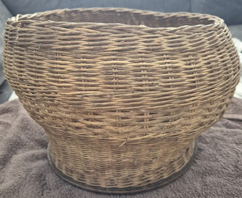 Vintage circular base wicker - base,