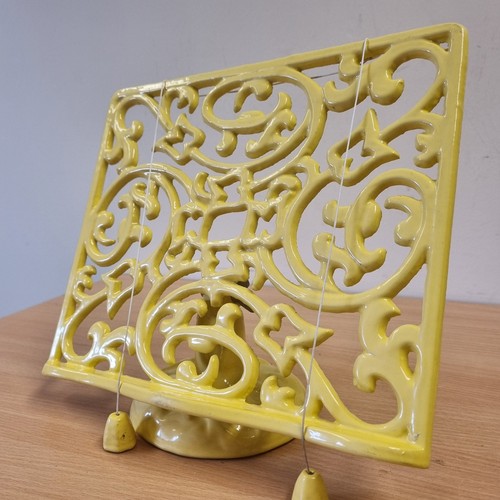 Yellow enamel cast iron - yellow, recipe