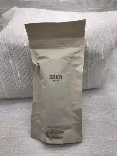 Skkn kim night - by,