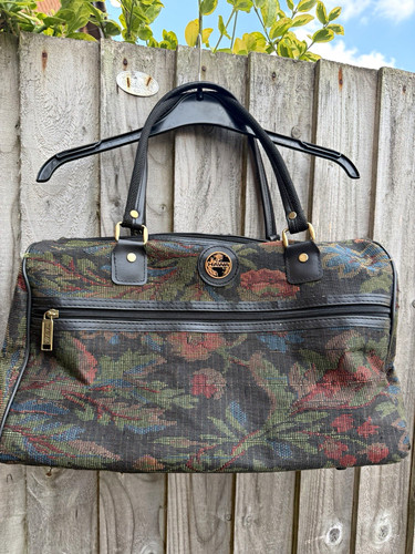 Hawa floral tapestry - floral,