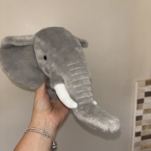 Animal head nursery wall - head,