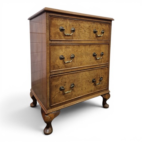 Walnut chest drawers - chest, of