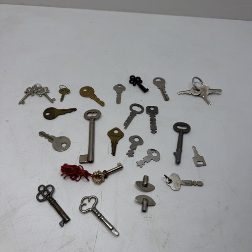 Lot vintage keys - 26,