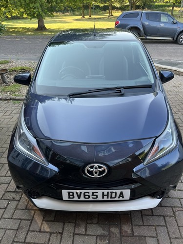 Toyota aygo play 2015 - toyota,