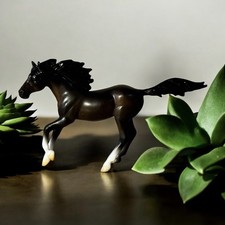 Breyer Stablemates Dark Bay Running Mare | 1:32 Model Horses | #5442