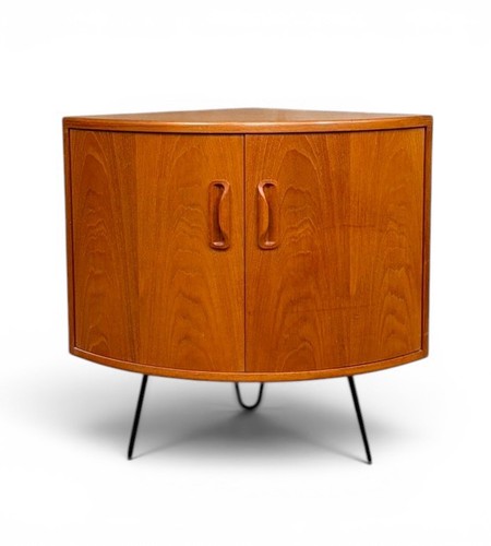 Plan teak corner cupboard - g,