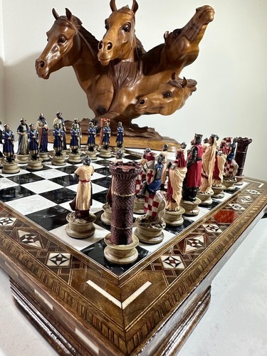 Crusaders chess set hand - crusaders,