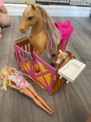Barbie horses stable - stable, playset