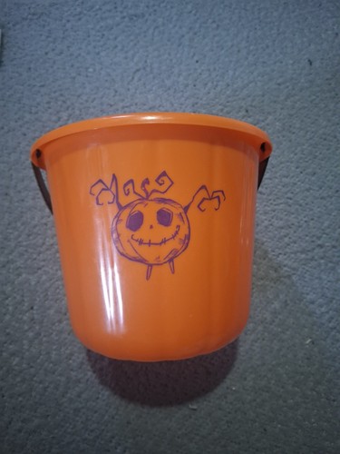 Treat bucket - treat,