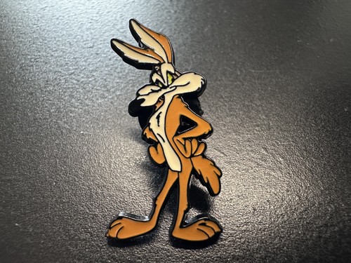Wile coyote enamel pin badge - coyote,