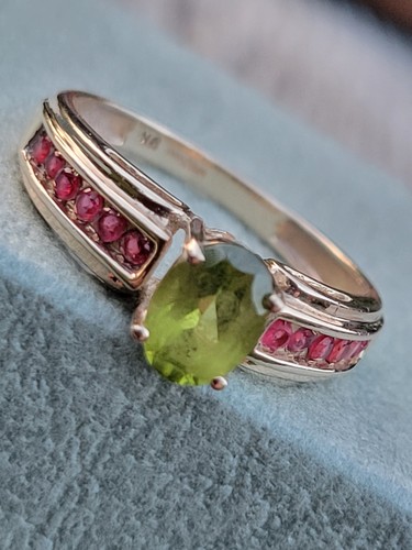 Solid 9ct yellow gold ring - yellow,