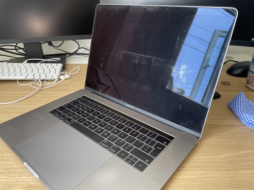 Macbook pro touch bar - pro,