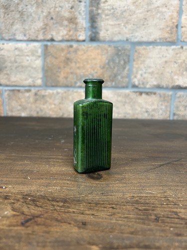 Small ribbed green antique - small,
