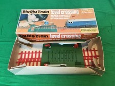 Triang Big Big Train Level Crossing RV285 Rovex Novo