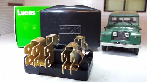 Land rover fusebox cover - &,