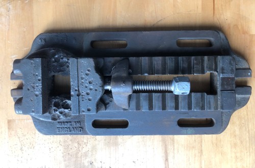 Vintage 1943 machine - vintage, vice