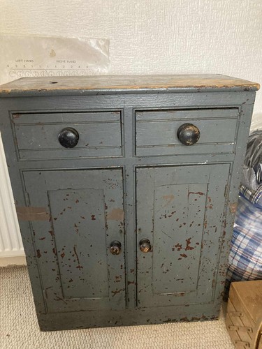 Gorgeous dainty vintage pine - gorgeous,