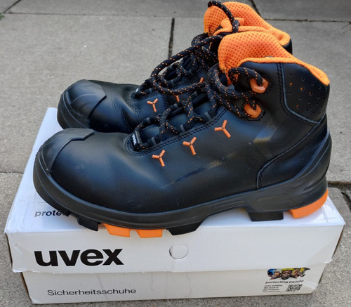 Uvex lace boots - size, 9