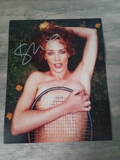 RARE KYLIE MINOGUE SIGNED 10 X 8 AUTOGRAPHED STUNNING VERY SEXY PHOTO....REAL