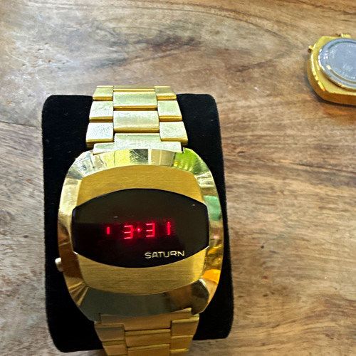 1970s men ssaturn led - ,