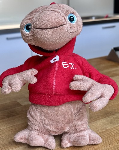 Universal studios t - studios, e.t