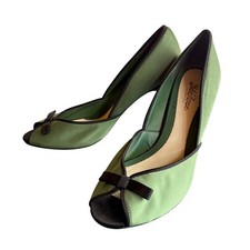 Vintage 60s Kelly Green Heels
